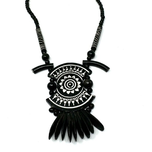 Tribal wood necklace - Picture 3 of 9